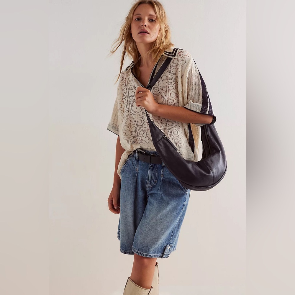 🎀FREE PEOPLE IDLE HANDS SLING PLUS CHARM NWT🎀